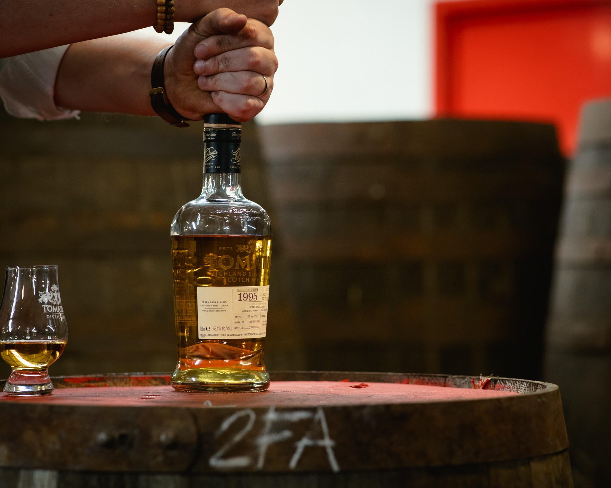 1995-Berry-Bros-&-Rudd-Selected-Single-Cask-Bottling-Tomatin-Highland-Single-Malt-Scotch-Whisky_Stylised-4_Photography-by-Danny-McManus