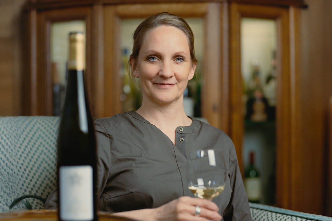 2-Eva-Fricke-film-portra-400-mamiya-February-2025-Dry-Wine-01_1-1