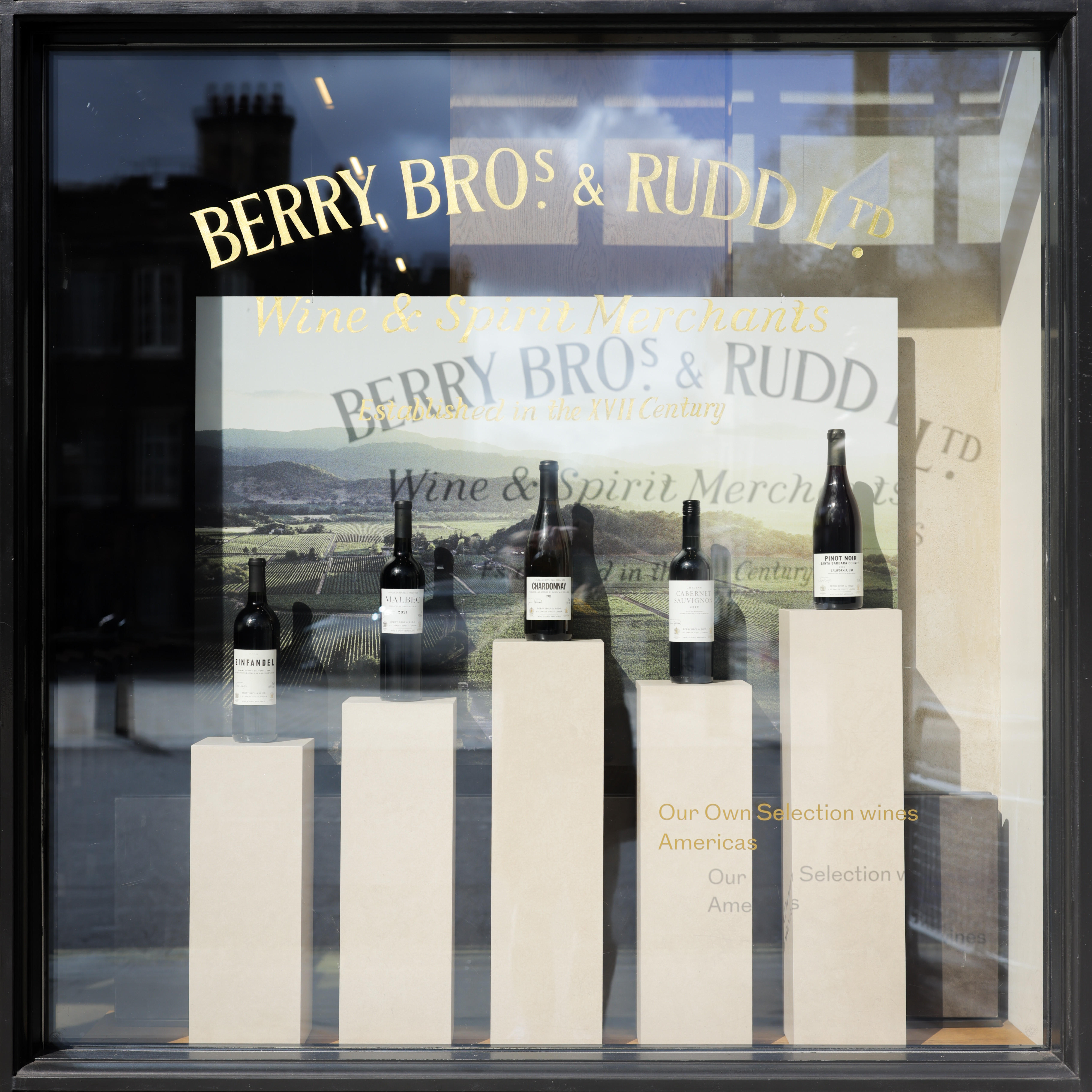 2023-March-Window-display-BOS-Rhone-16