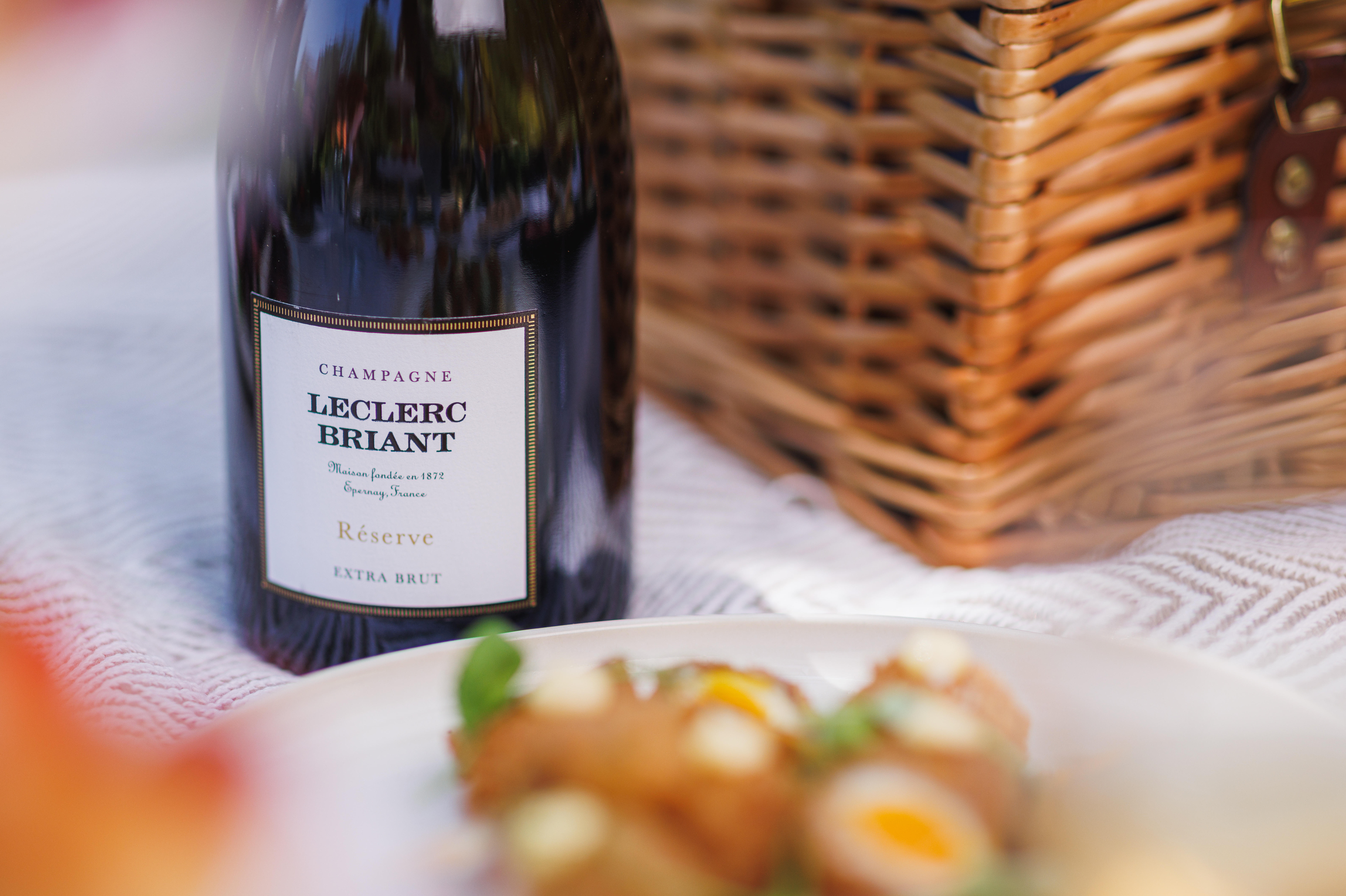 Summer-photoshoot-2025-Picnic-theme_Leclerc-Briant-Reserve-Extra-Brut-4